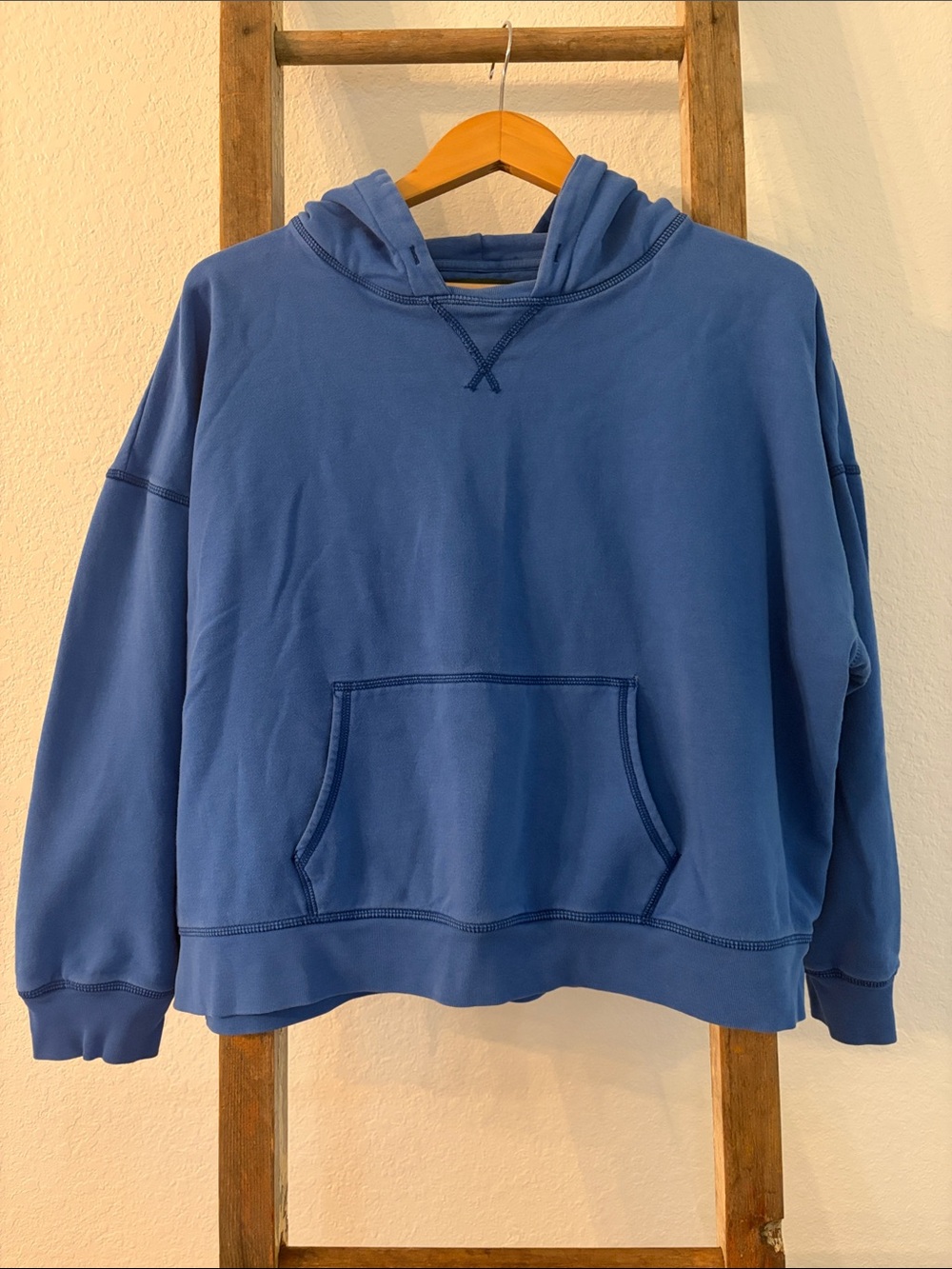 American Eagle Hoodie in Deep Blue - Relaxed Fit